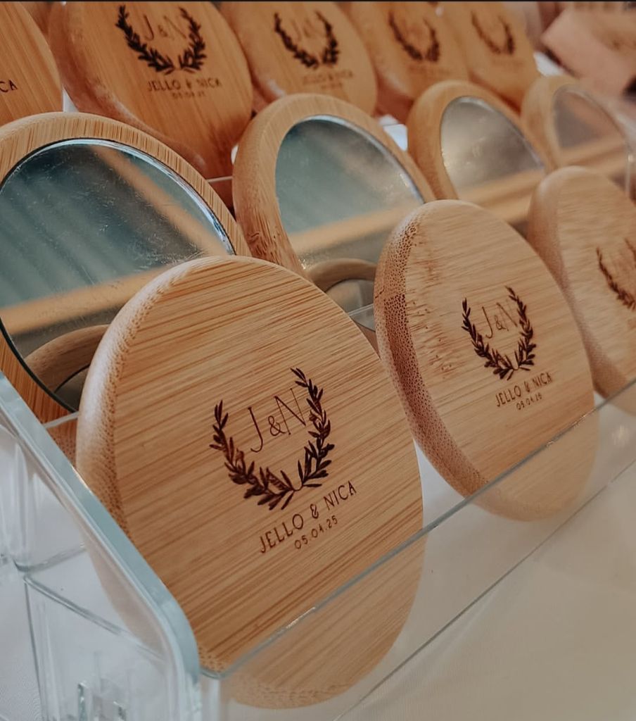 Personalized Compact Mirrors